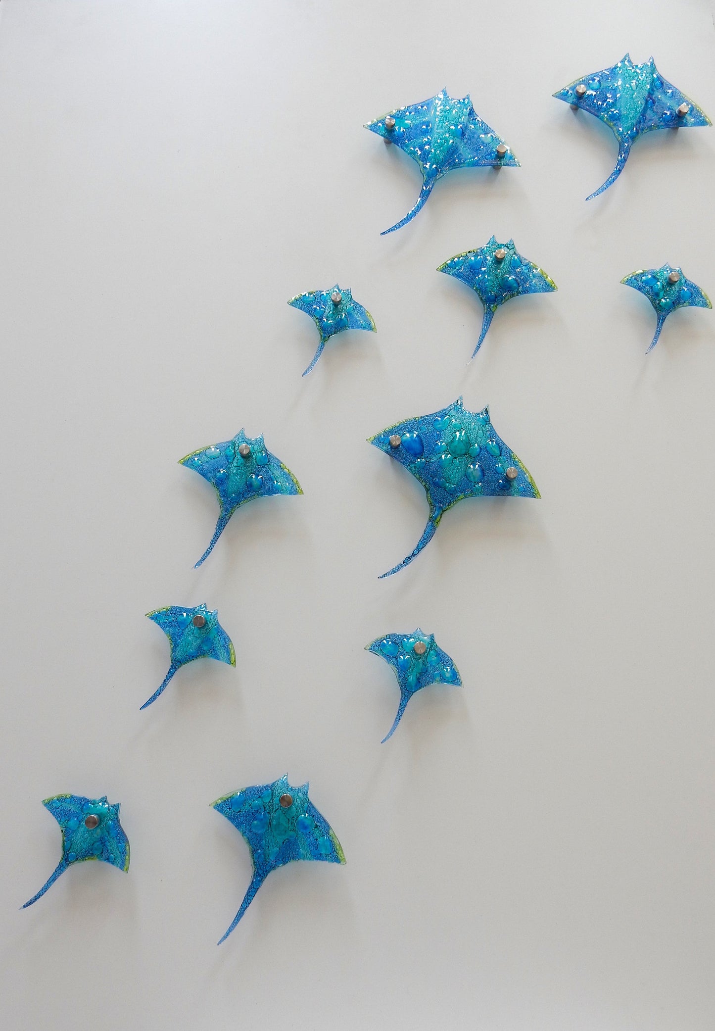 SET of 3 stingrays. Fused Glass Rays. Rays wall art. Bathroom wall art. Ocean art. Beach house decor. Coastal art. Sea art